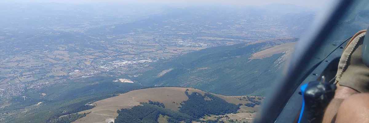 Verortung via Georeferenzierung der Kamera: Aufgenommen in der Nähe von 60044 Fabriano, Ancona, Italien in 1900 Meter